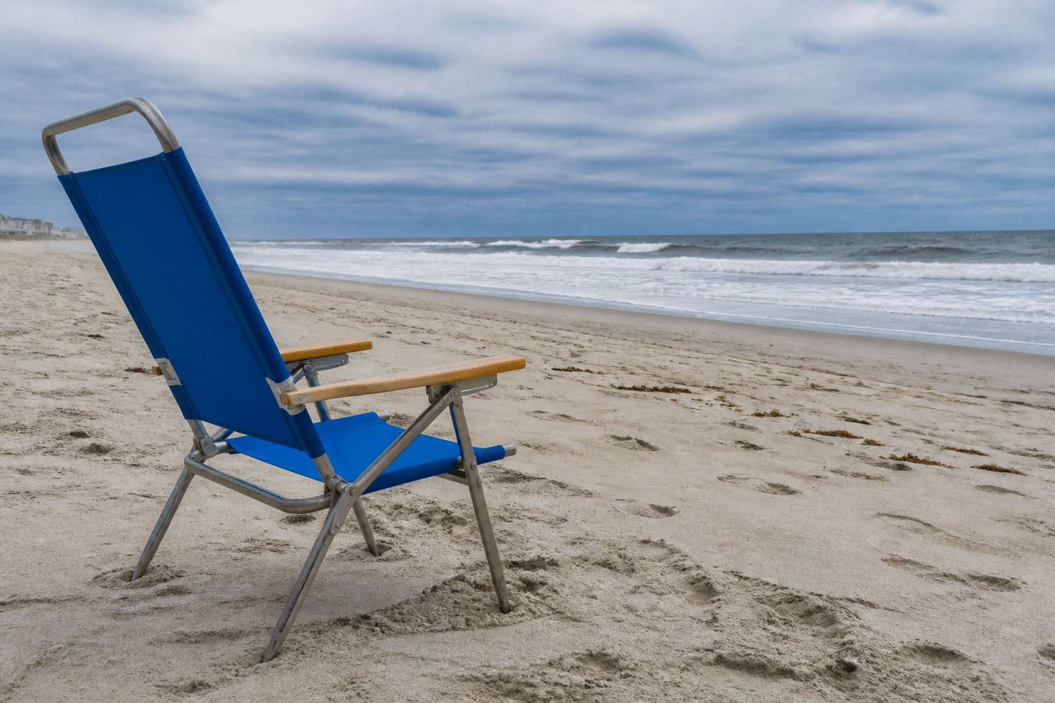 Beach chair spike length: short spikes lose to wind — Beach Blog photo, Ocean City, Maryland