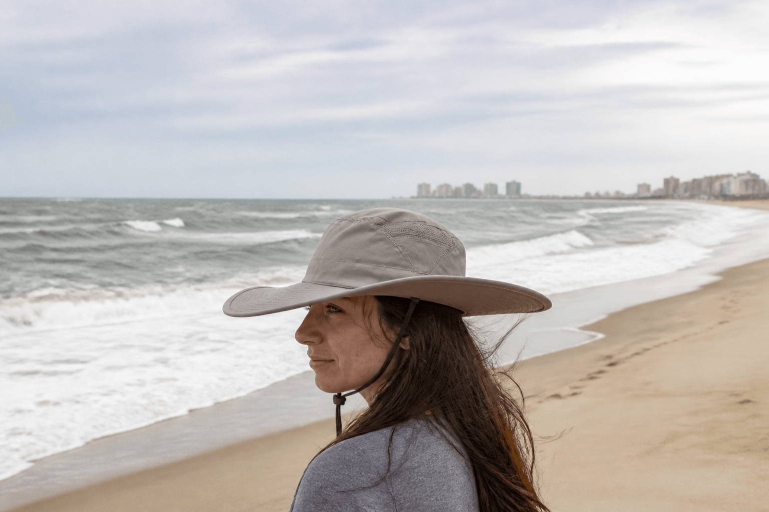 Compact umbrella vs big hat: pick for wind — Beach Blog photo, Ocean City, Maryland