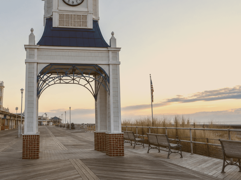Family photo spot near the clock: go early — supporting Beach Blog photo, Ocean City, Maryland
