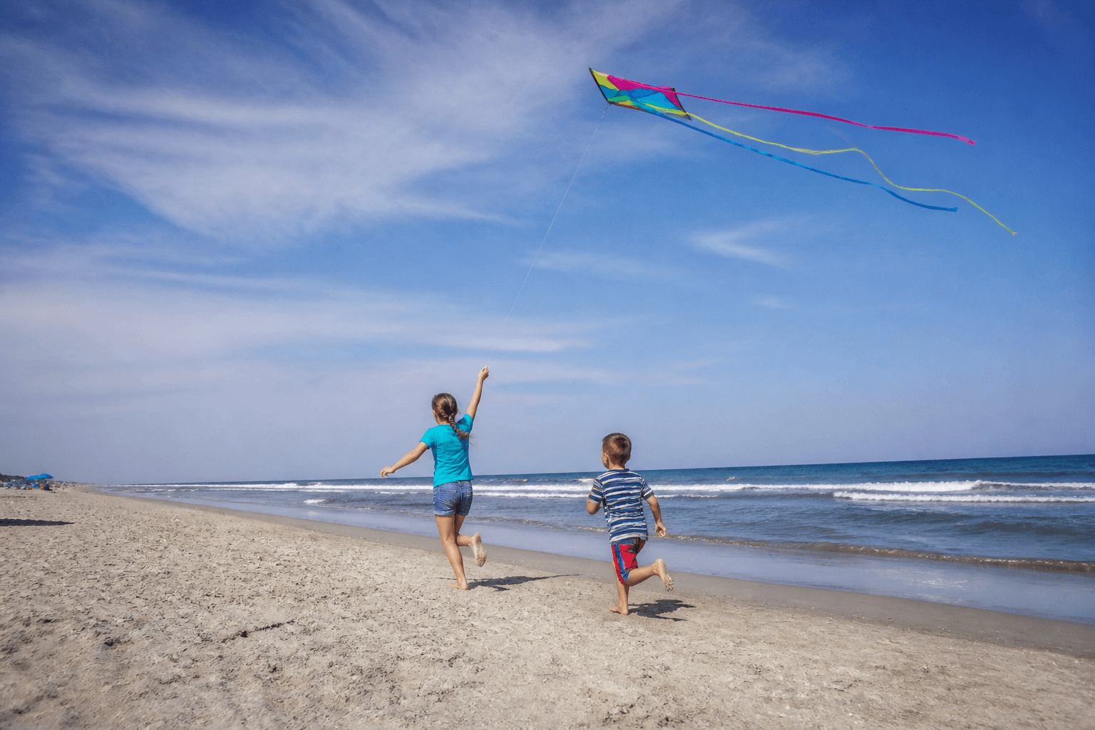 Kite day on the beach with kids: wind helpers, tangle diplomacy, joy altitude — Beach Blog photo, Ocean City, Maryland