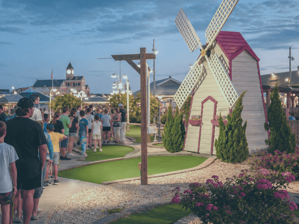 mini golf lines too long for a kid — supporting Beach Blog photo, Ocean City, Maryland