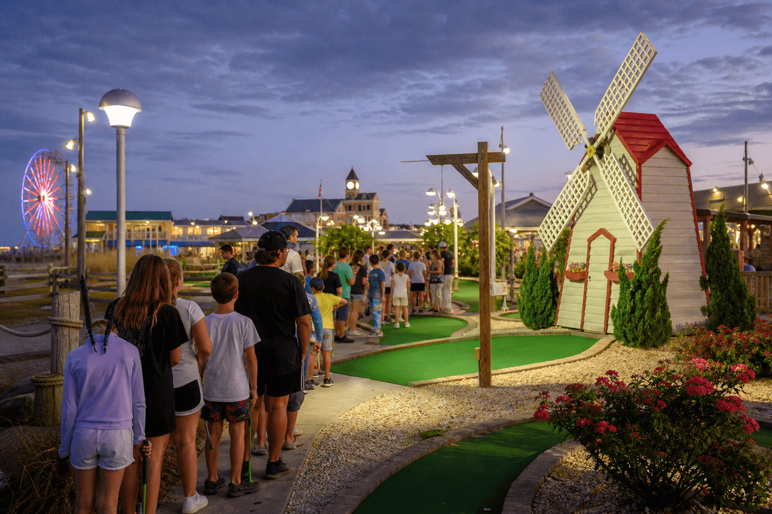 Mini golf lines that are too long for a kid (and what to do instead) — Beach Blog photo, Ocean City, Maryland