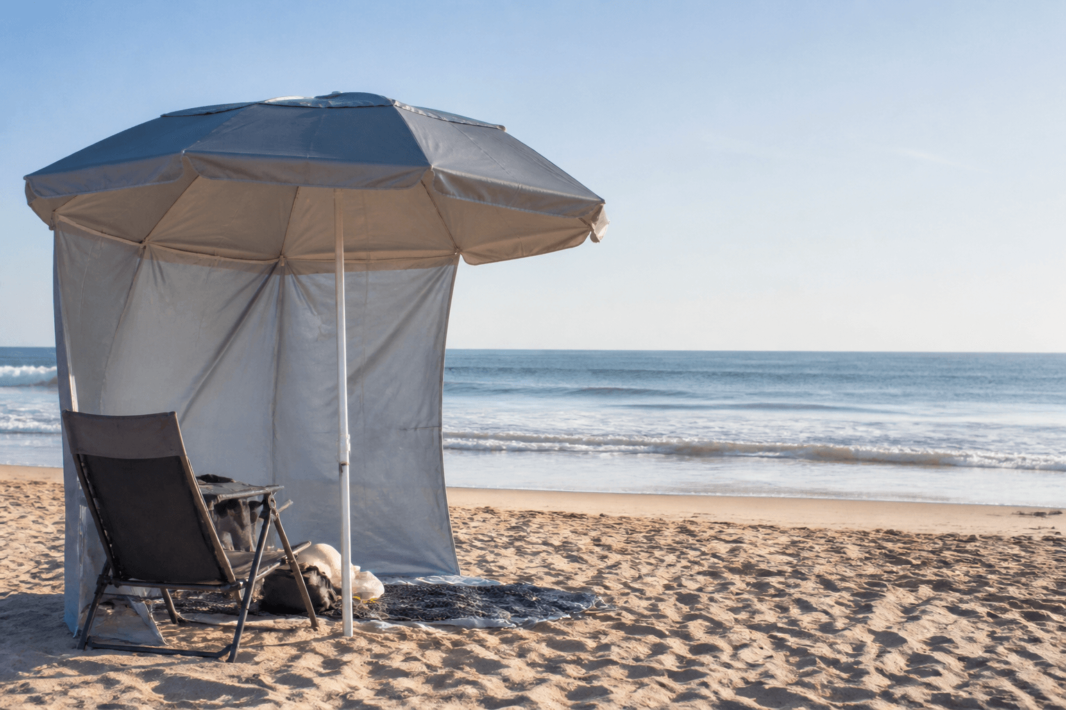 Nursing mom shade and privacy: beach cover without a production — Beach Blog photo, Ocean City, Maryland