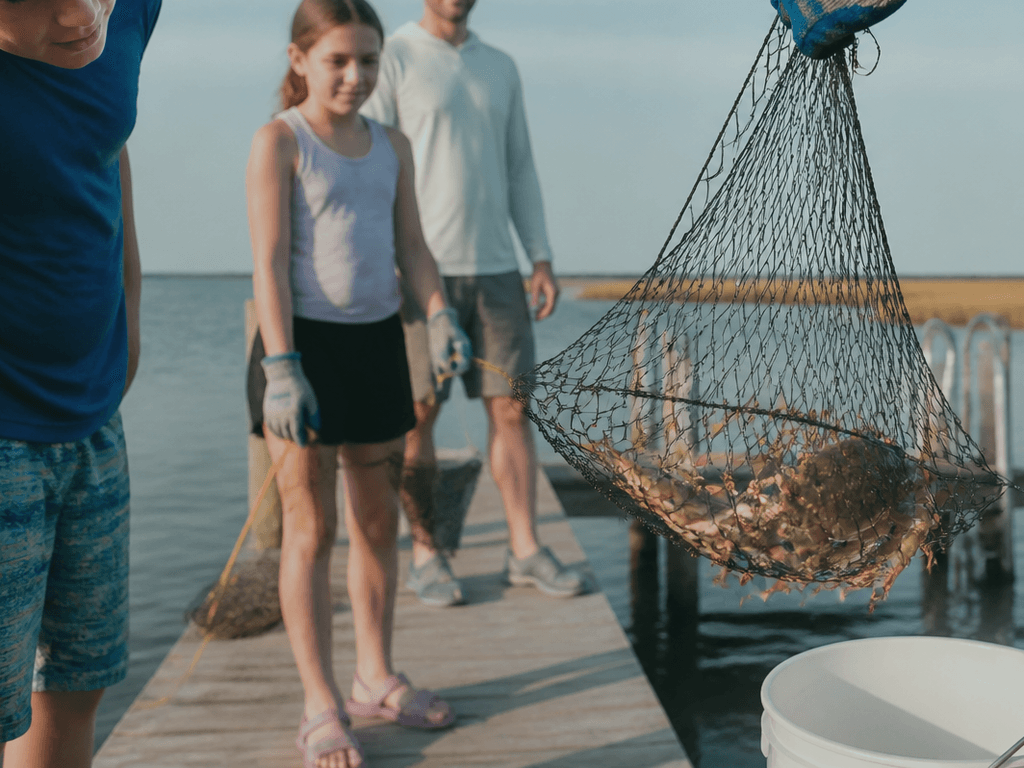 Ocean City crabbing pier afternoon: keep it simple for first-timers — supporting Beach Blog photo, Ocean City, Maryland