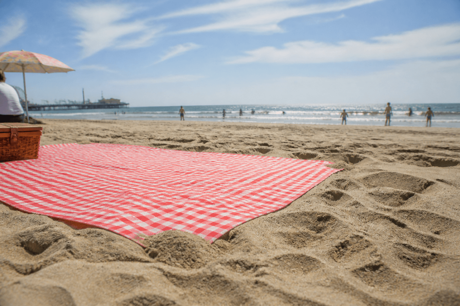 Picnic blanket sand anchors: corners first — Beach Blog photo, Ocean City, Maryland