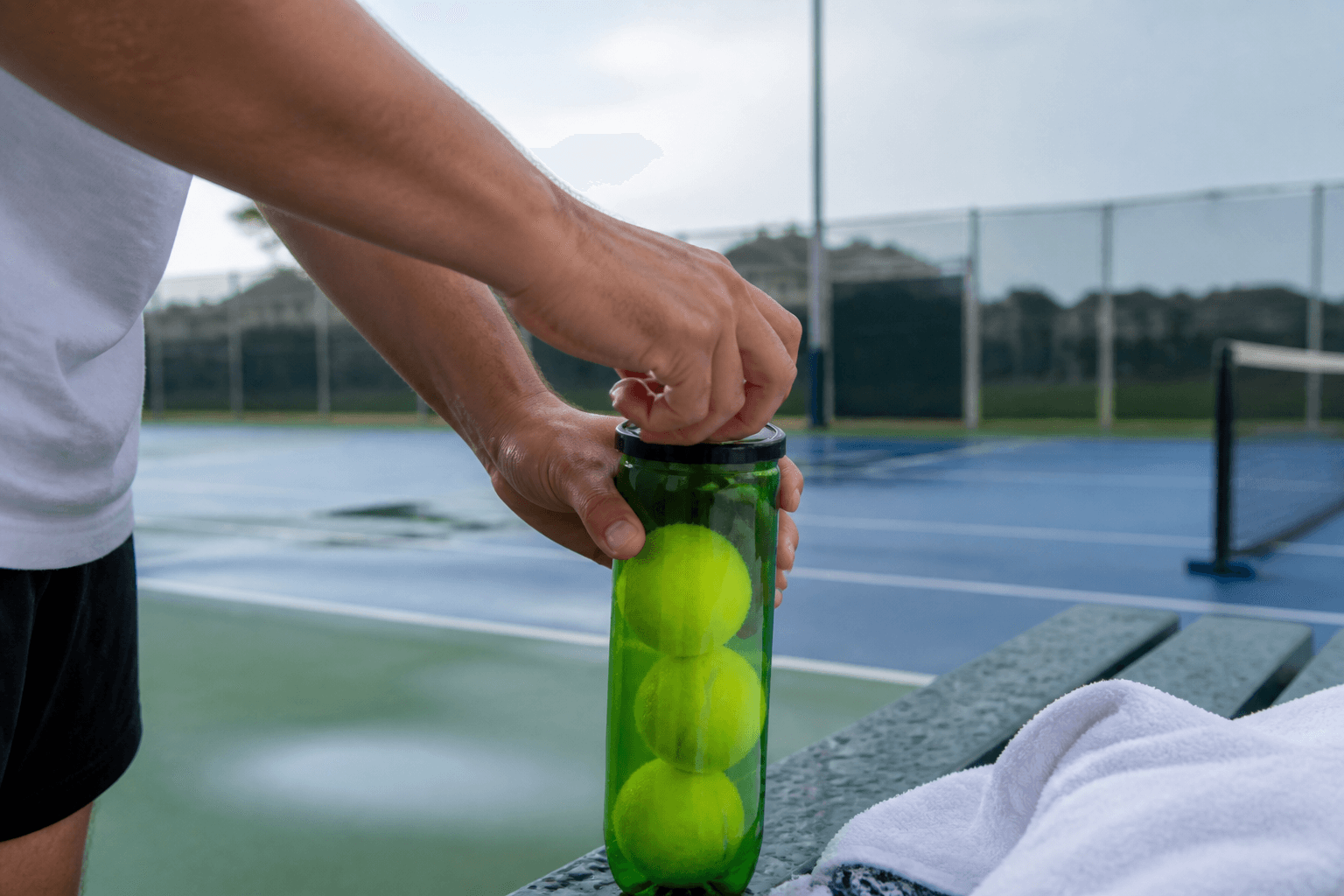 Tennis ball can pressure: fresh cans for humid weeks — Beach Blog photo, Ocean City, Maryland