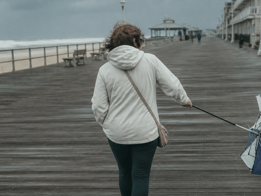 Umbrella invert wind walk: close it or become a sail — supporting Beach Blog photo, Ocean City, Maryland